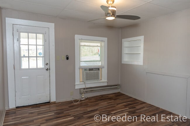 Building Photo - 928 Fairview Dr SW