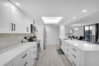 Building Photo - 2455 Lindell Blvd