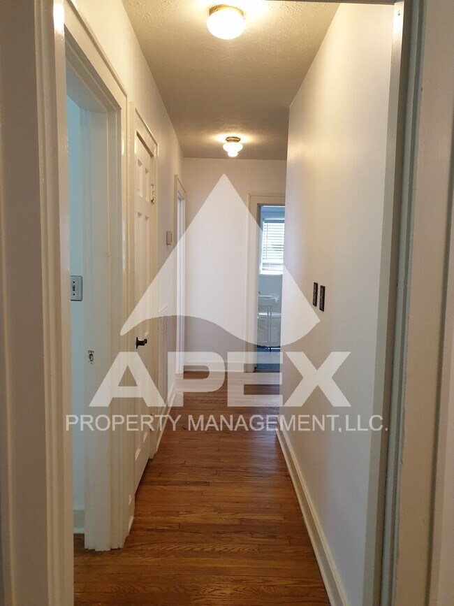 Building Photo - NORTH KNOX - 3 Bd Single Family Brick Ranc...