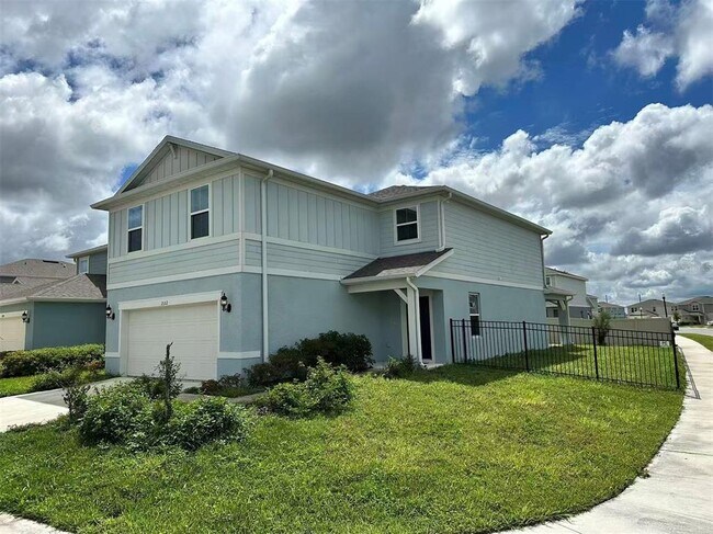 Building Photo - 2102 Charming Ave