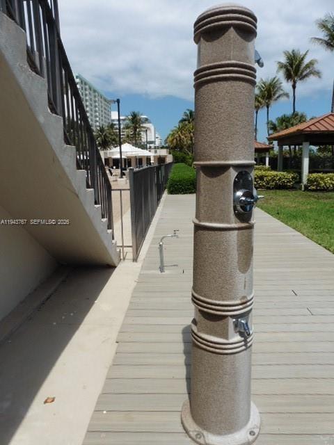 Building Photo - 2625 Collins Ave