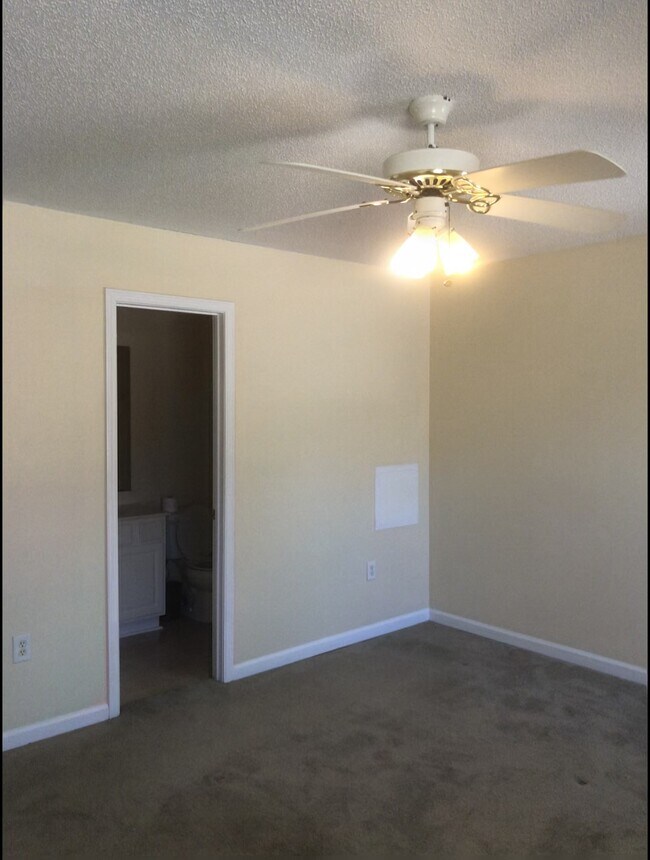 Building Photo - 2407 James St