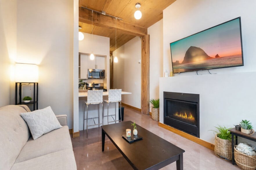 Building Photo - 2120 Commerce St