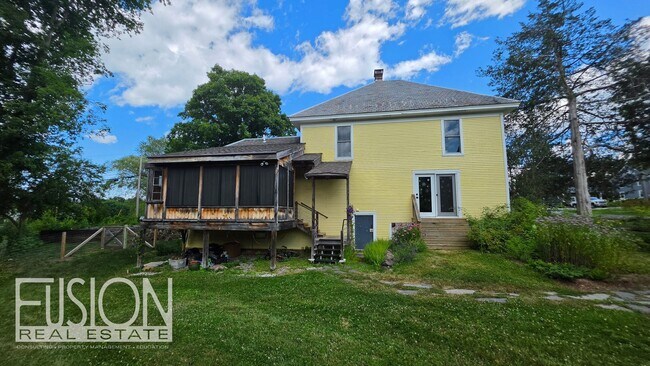 Building Photo - 928 Mt Philo Rd
