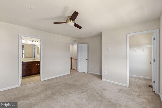 Building Photo - 5345 Tweeddale Pl