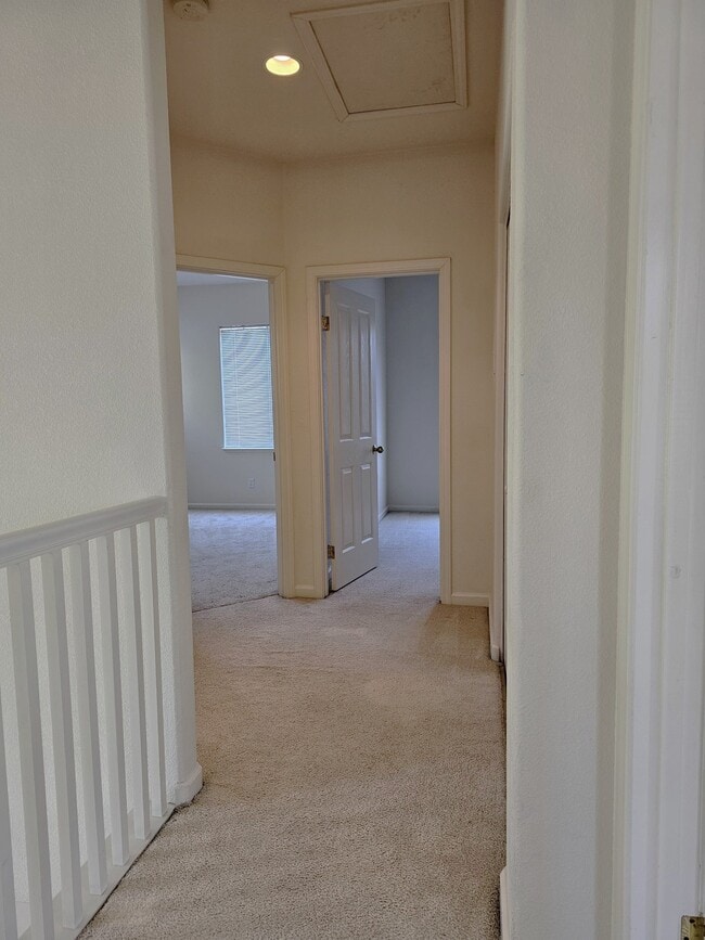 Building Photo - 397 Raven Way