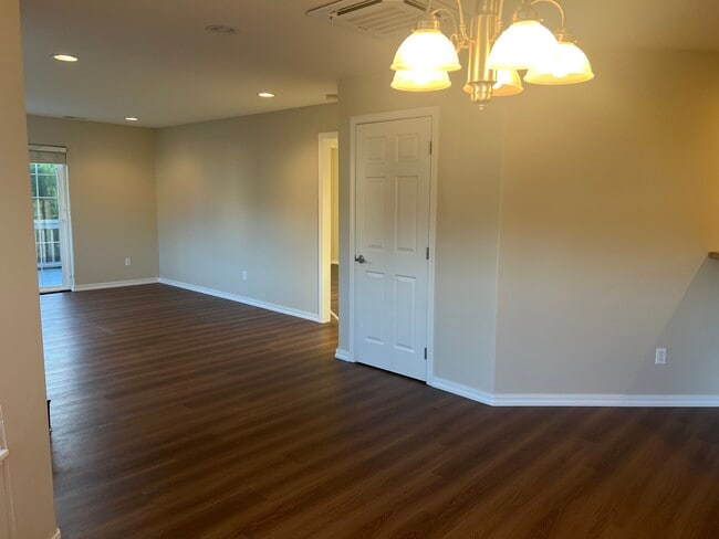 Building Photo - 301 Brant Ln