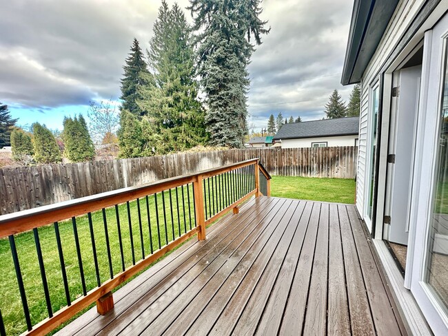 Building Photo - Stunning 2 level home with wood floors and...