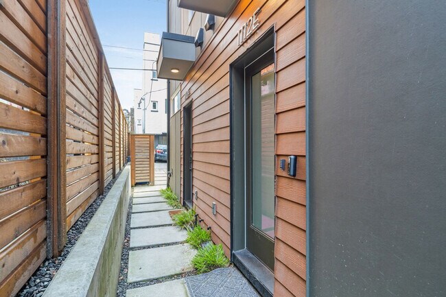 Building Photo - 1112 13th Ave