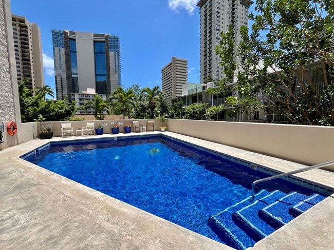 Building Photo - 2115 Ala Wai Blvd