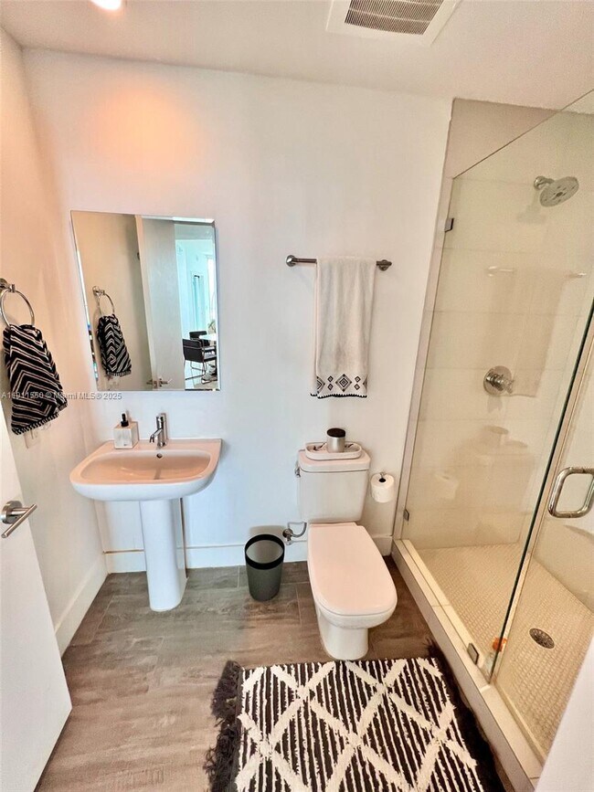 Building Photo - 2900 NE 7th Ave