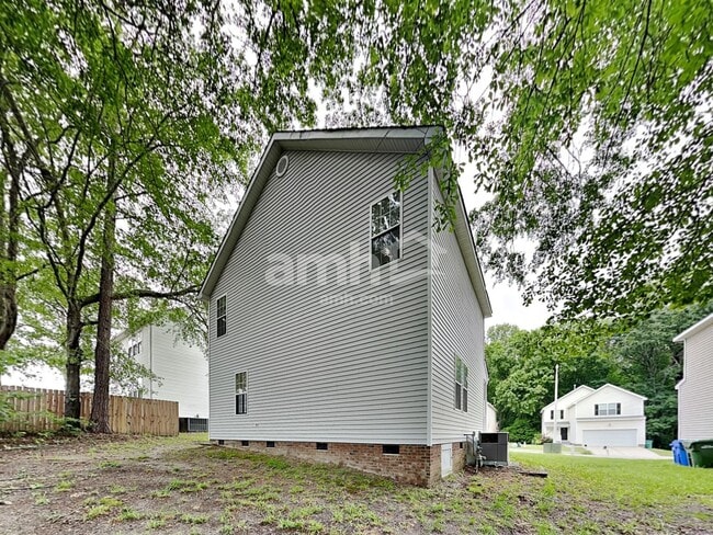 Building Photo - 704 Marjam Ln