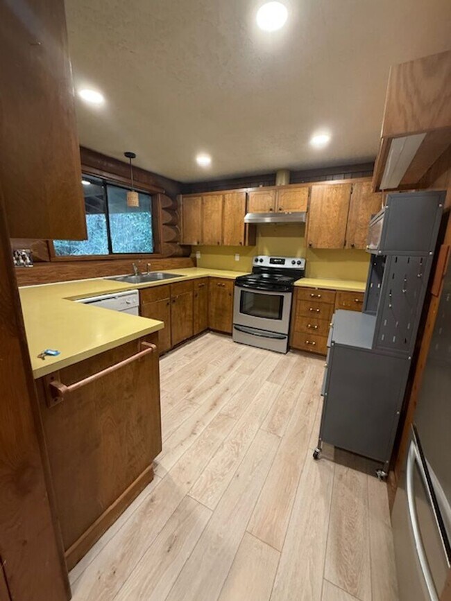 Building Photo - Country Living 3 Bedroom 2 Bath Newberg OR 97132