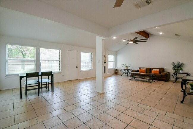 Building Photo - 5635 Greenhill Forest Dr