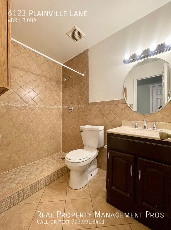 Building Photo - 6123 Plainville Ln