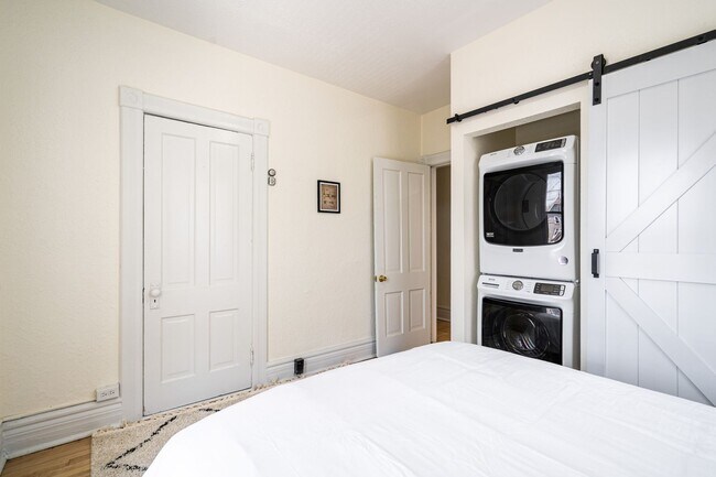 Building Photo - 4Bdrm Upper Flat of Eastside Duplex Fully ...