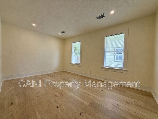 Building Photo - 140 Kingston Ave