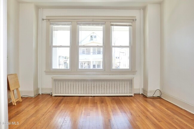 Building Photo - 628 N Pearl St