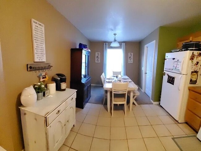 Building Photo - 705 Elliott Ln