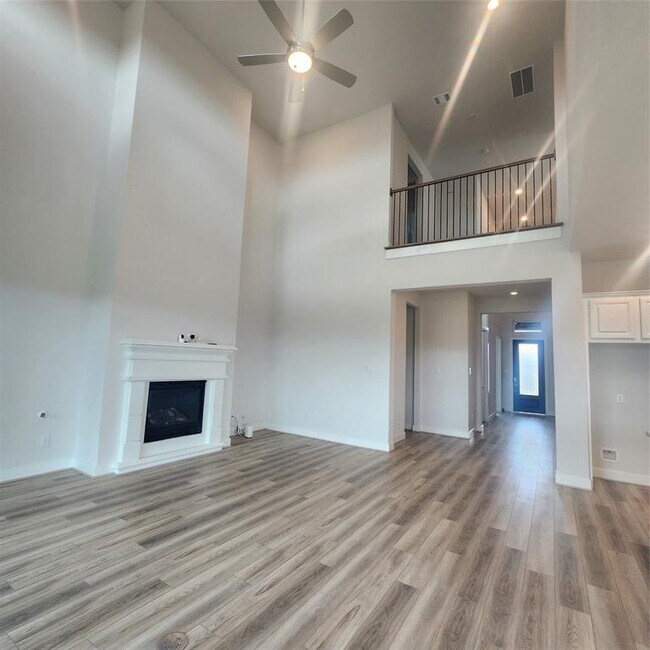 Building Photo - 17507 Tulip Mdw Rd