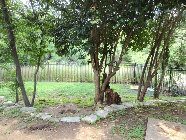 Building Photo - 1700 Emilie Ln