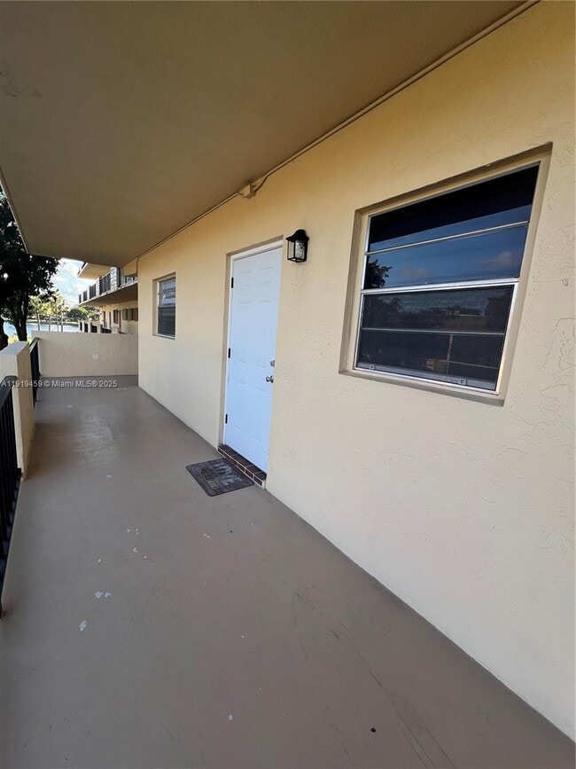 Building Photo - 301 Cambridge Rd