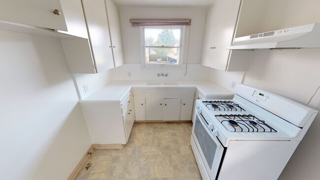 Interior Photo - Fillmore St Pasadena