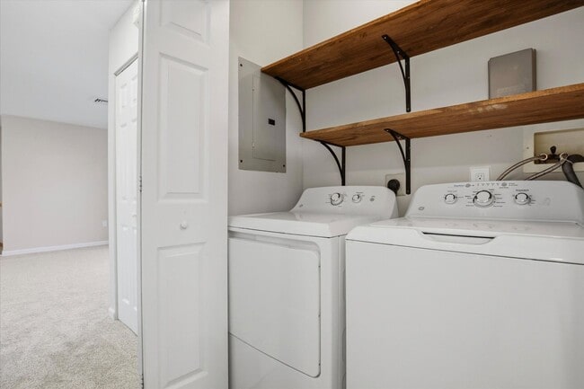 Building Photo - 2BR/2BA Condo in Chesterview | Open Layout, Deck & Community Pool