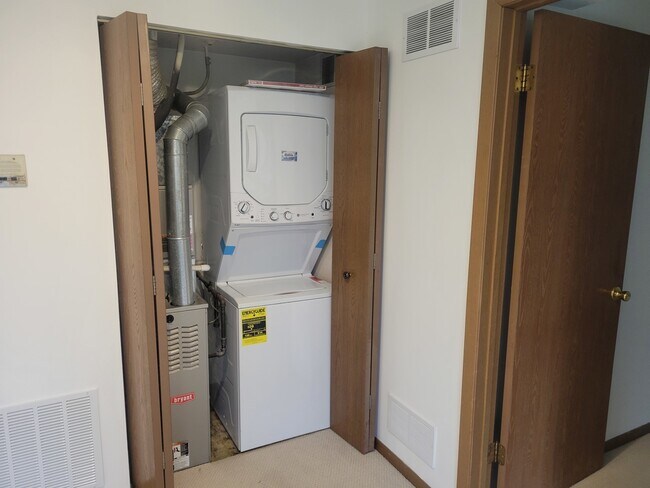 Building Photo - 1721 S Washington St