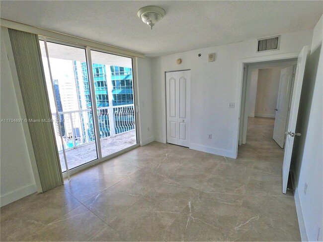 Building Photo - 1200 Brickell Bay Dr