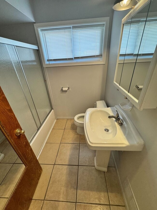 Building Photo - Charming Home in St. Clair Shores