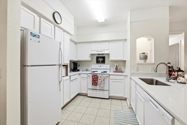 Building Photo - 2801 Chancellorsville Dr