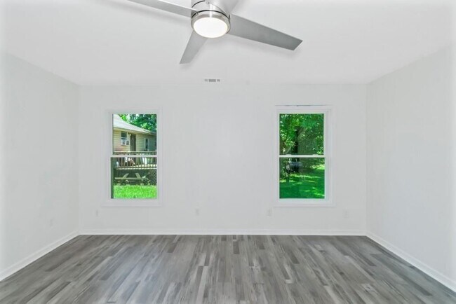 Building Photo - 204 Mill St