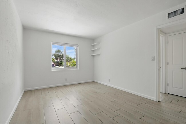 Building Photo - 1225 15th Ave N