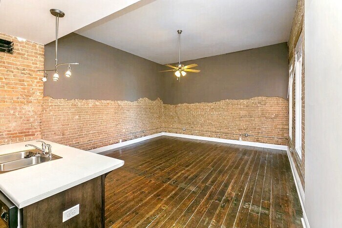 Building Photo - 215 N Court St