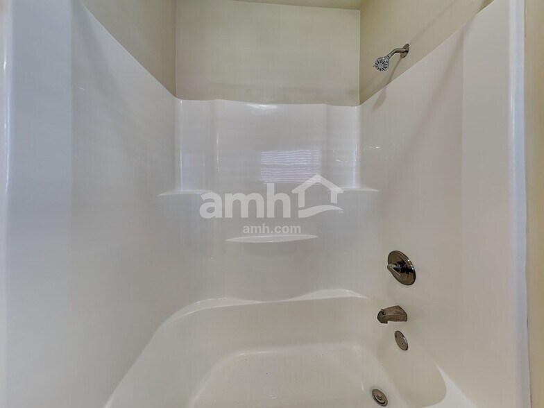 Building Photo - 140 Abbey Rd