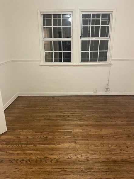 Front bedroom (2) - 1208 W 81st Pl