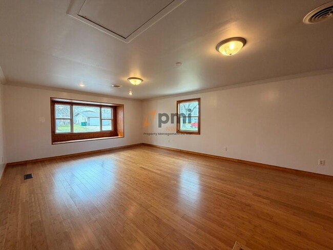 Building Photo - 425A Sherman Dr