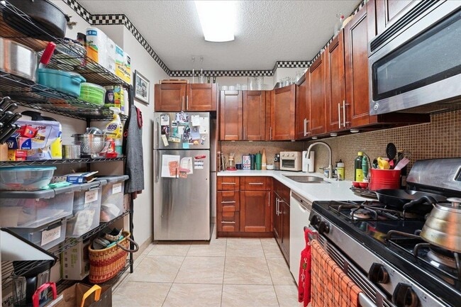 Building Photo - 45 River Dr S