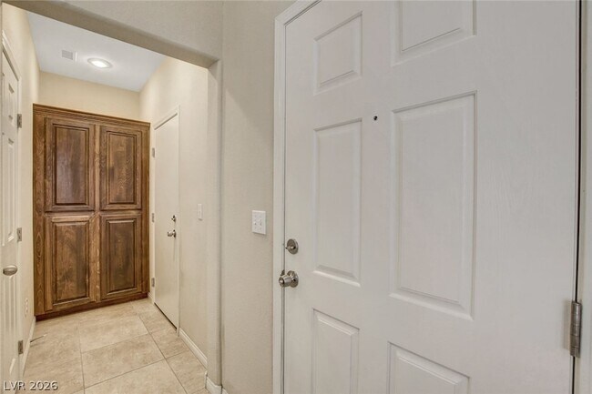 Building Photo - 9353 Black Wolf Ave