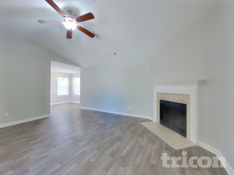 Building Photo - 205 Inverness Trce