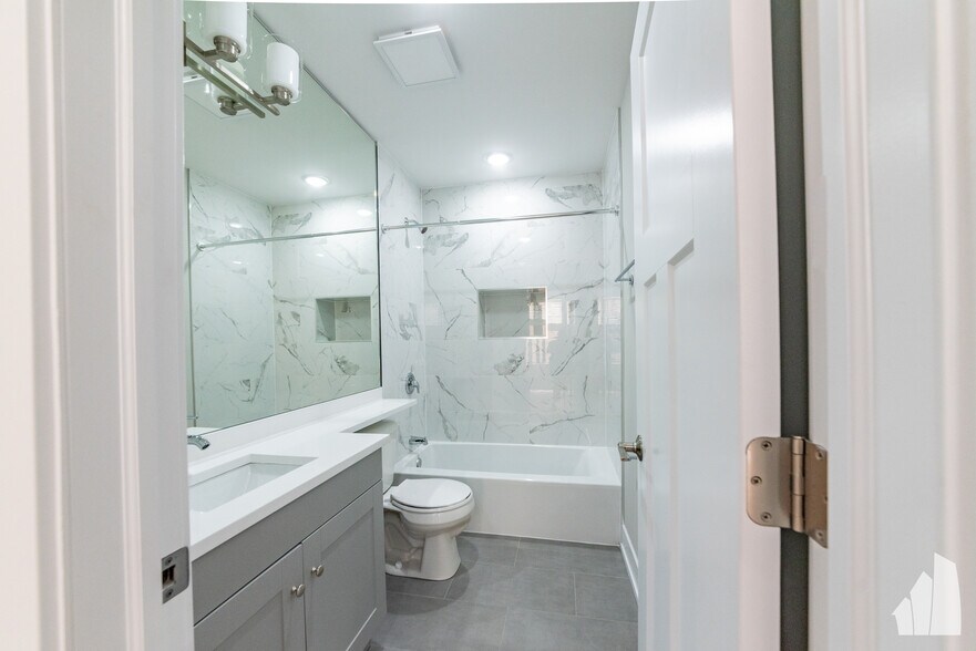 Building Photo - 437 W Belden Ave