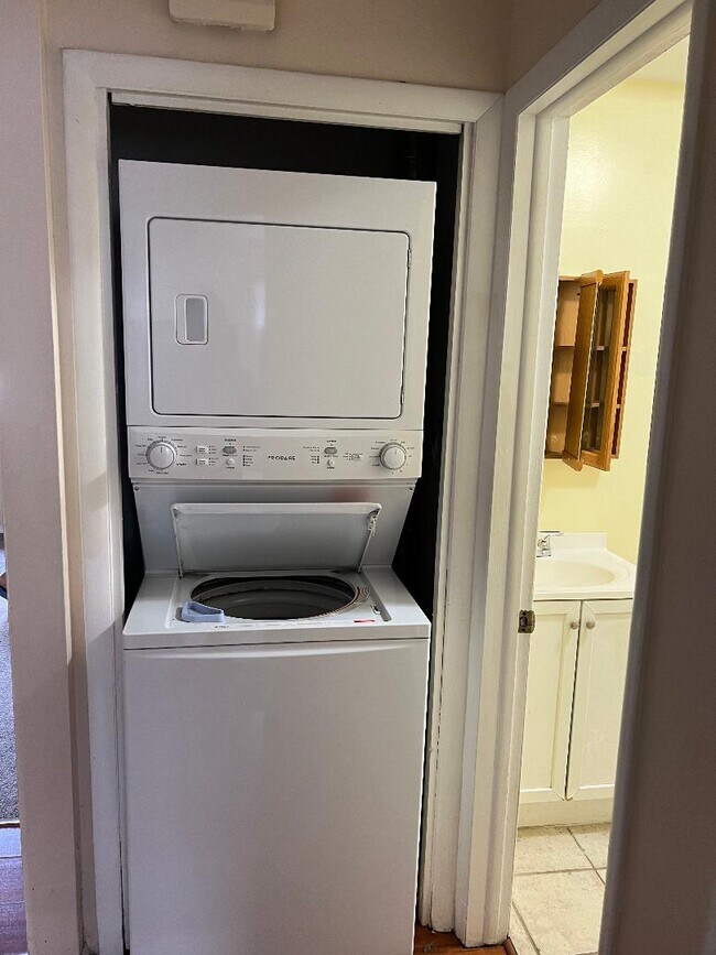 Washer Dryer included - 4400 McMenamy St