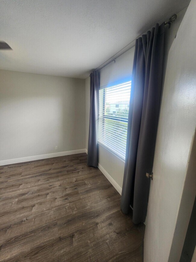 Building Photo - 7257 Golf Colony Ct