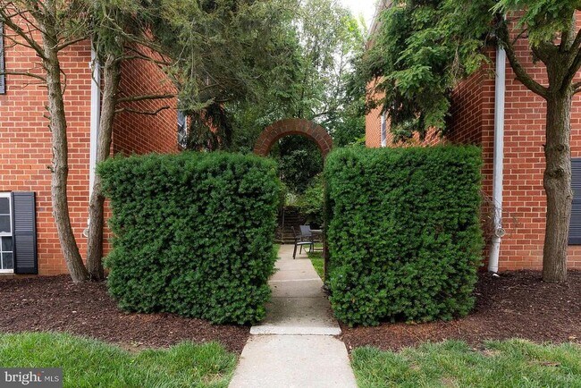 Building Photo - 4002 Linkwood Rd