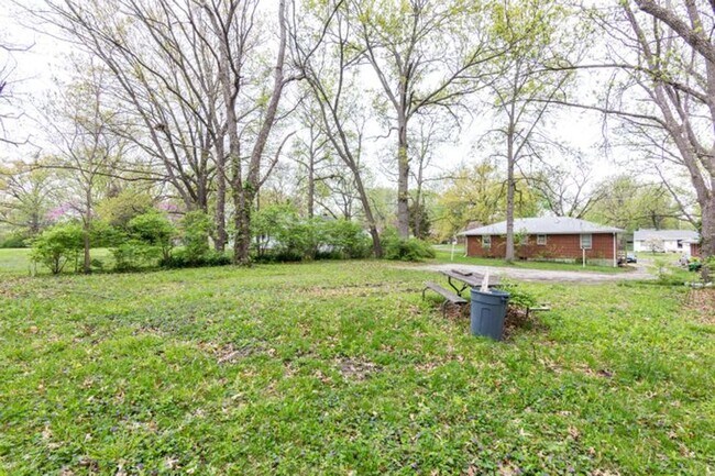 Building Photo - 1BR/1BA Duplex in Convenient Location! Har...