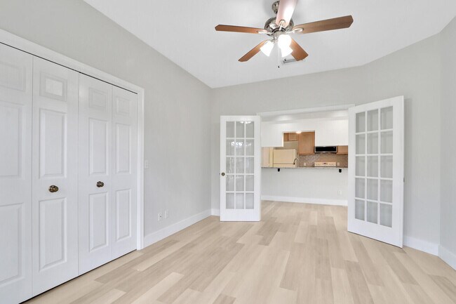 Building Photo - 7340 Pine Creek Way