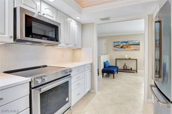 Primary Photo - 2880 Gulf Shore Blvd N