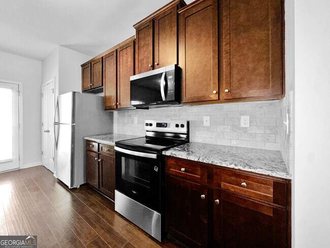 Building Photo - 241 Daisy Cir