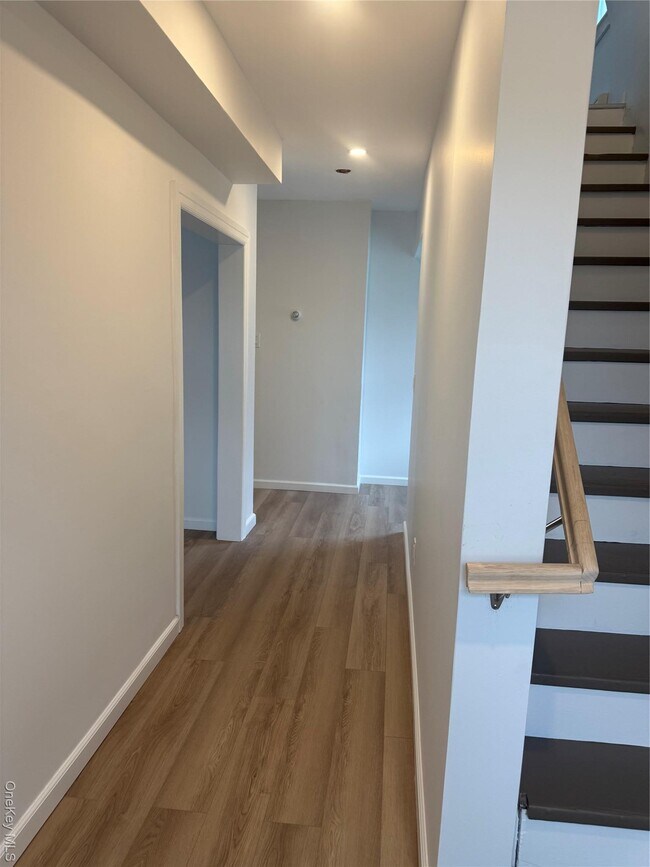 Building Photo - 21 Continental Pl